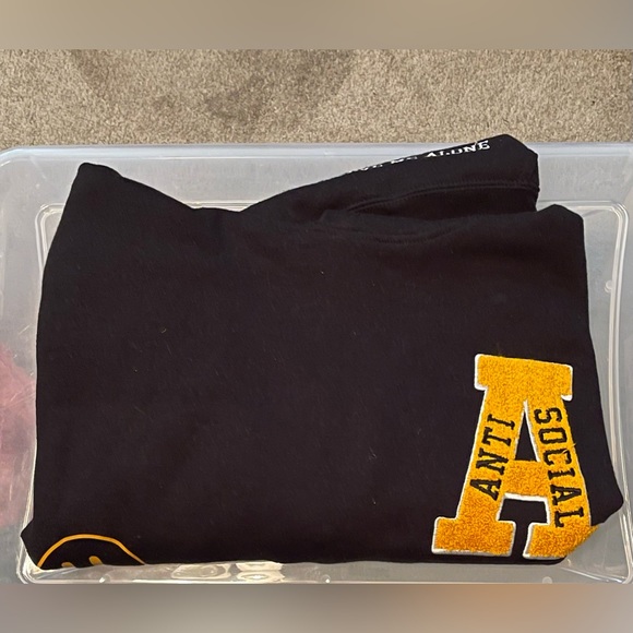 Just old jackets and hoodies trying to get rid of.Shoot me a price if interested - Picture 11 of 11